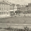 N�m�st� s hotelem Jelen - pohled od z�mku